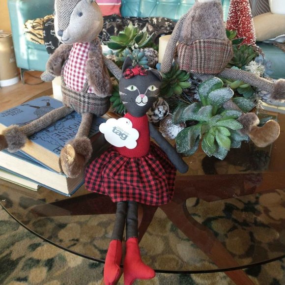 Adorable Kitty dressed in her winter best - Picture 4 of 4